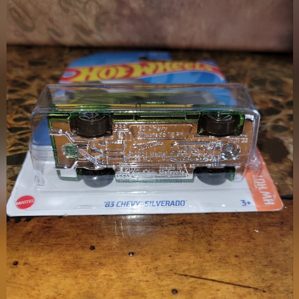 Hot Wheels '83 Chevy Silverado - Picture 5 of 5